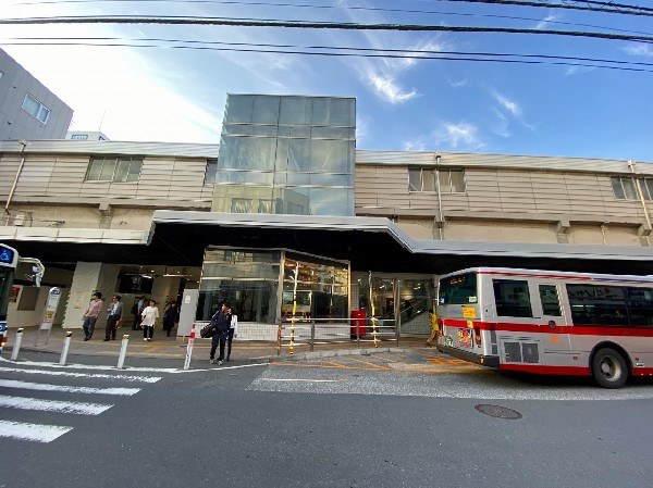 綱島駅(東横線の通勤特急・急行停車駅で、横浜へ9分、渋谷へ22分、通勤通学にアクセス便利です。近くには「新綱島」駅があります。)