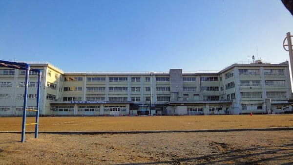 南生田小学校(本校では、「心豊かで自らよく学び、たくましく活躍できる子どもの育成」を目指しています。)