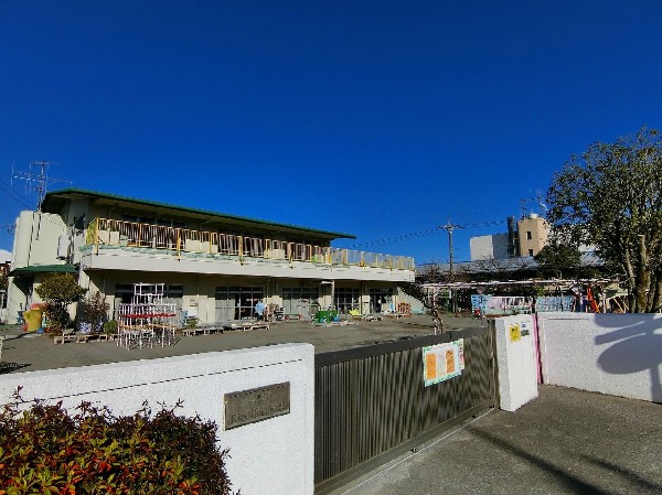 南いくた保育園(近隣には、公園もあり、青空の下で駆け回ったり、遊具で遊んだり、思い思いの遊びができます。子供たちの元気で楽しそうな声が響き渡ります。)