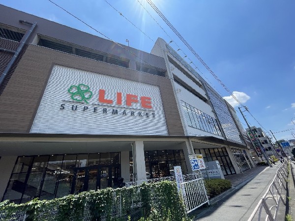 ライフ溝口店(「安全と安心」「鮮度と品質」「信頼とサービス」にこだわっています。22時までの営業です。)