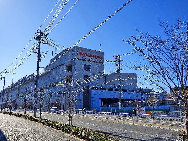 日吉東急アベニュー( 東急東横線日吉駅の真上という立地をいかし、デイリーライフを充実させた地域密着専門店ビル。)