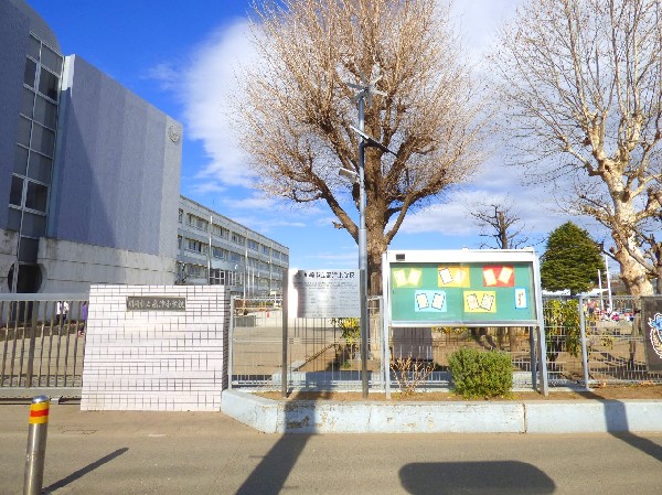 川崎市立高津小学校(2012年に創立100年を迎えました。時代に合わせた柔軟な教育目標を掲げ、実行しています。)