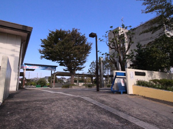 川崎市立白鳥中学校 (学校教育目標は「知・徳・体・美の調和のとれた人間形成をめざす」)