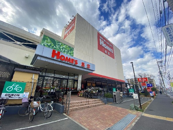 島忠ホームズ港北高田店( 2014年12月にオープンした店舗、家庭用品から家具、家電製品、ペット関連などを取り扱っており、約300台の大型駐車場完備！)