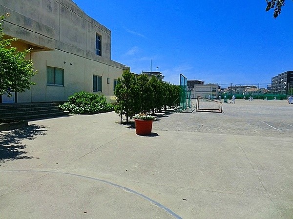玉川中学校(70周年を迎えた中学校スローガンは「学び合い　支え合い　高め合い」～一人ひとりを大切にする玉川中学校～)
