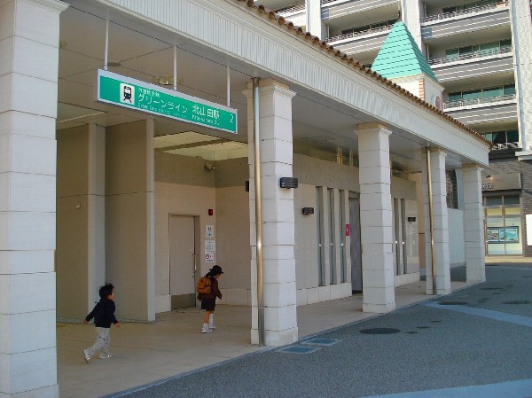 北山田駅　(横浜方面や都内方面、どちらにもアクセス良好です。駅周辺には商業施設、少し離れると住宅街と、利便性と住環境のバランスが整うエリアです。)