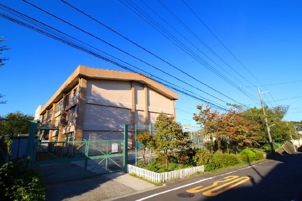 成瀬台小学校(小学校までの距離は徒歩約7分！小さなお子様や女の子も安全に通えますね！お子様をいつも身近に感じられる安心の子育て環境です。)