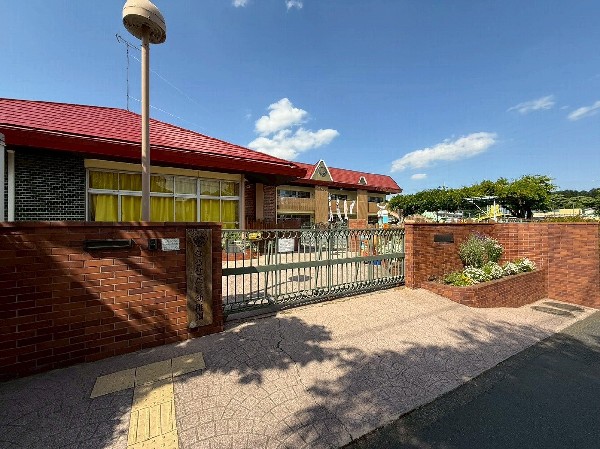 成瀬台幼稚園(閑静な住宅地にあり、幼稚園の周辺には緑がたくさん。アットホームな幼稚園です。)