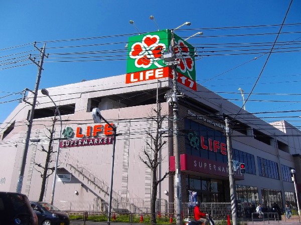 ライフ子母口(営業時間　9時30分～24時　駐車場145台完備　イートインスペースにキッズスペースも完備しています！)