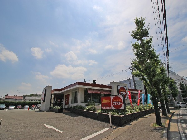 ガスト 野川店(洋食から和食、スイーツまで幅広く揃うファミリーレストラン。宅配サービスやテイクアウトも行っております。)