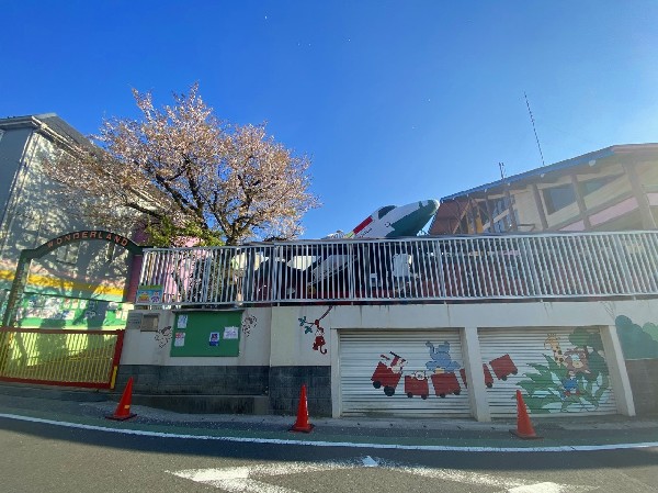 健爽学園ゆりかご幼稚園　(保育園と幼稚園との機構をもっている幼保連携型認定こども園です。)