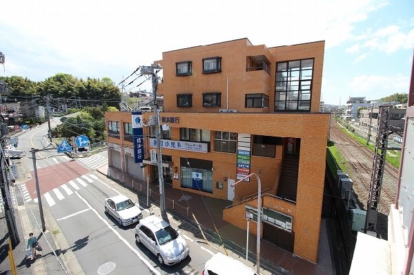 渡辺小児科（生田ビル）(小児科、アレルギー科を標榜する医療機関。無料駐車場12台有。診察時間午前9～12時、午後15～18時30分。定期予防接種を取り扱っている医療機関です。)