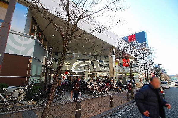 西友市ヶ尾店(言わずと知れた低価格が売りのスーパー。「お客さまに低価格で価値あるお買物の機会を提供し、より豊かな生活の実現に寄与する」 の実現を目指します)