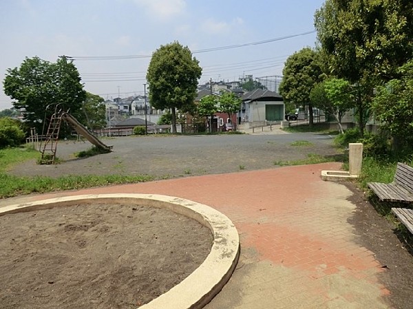 高田上耕地公園　(住宅街らしく近隣には公園が複数ありますので、お子様にも嬉しい住環境です。きっと、お気に入りの公園がみつかるはずです。)