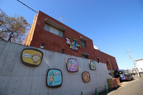 (700有馬白百合幼稚園　きょうみ、かんしん、かんしゃ、かんげき、かんどう心を豊かにする『こころの五感』を育てます。)