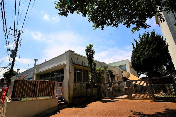 野川南台保育園　(近隣には保育園が点在しており、とても心強い環境です。毎日の生活の一部だから、送り迎えなどの負担も減りますね)