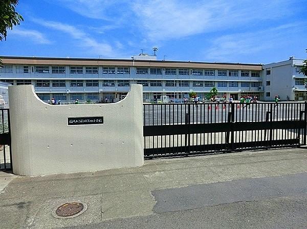 稲城市立稲城第四小学校(創立昭和45年。教育目標「心身ともに健康で、生涯にわたって主体的な人間の育成」)
