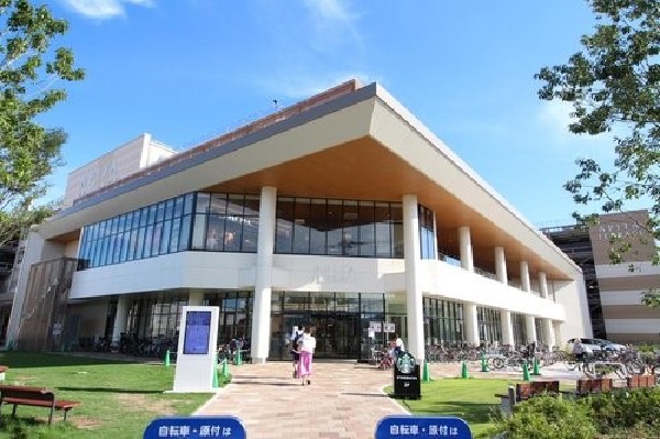 アピタテラス横浜綱島(大型スーパーと専門店の複合ショッピングセンター。新しく生まれ変わって登場です。)