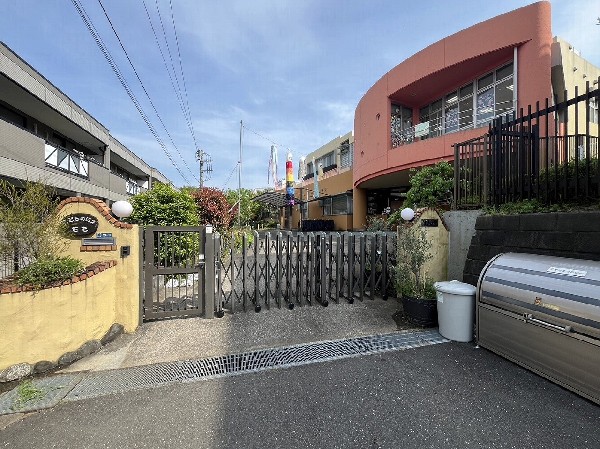 こどものいえもも保育園(近隣には保育園が点在しており、子育て中の方にとって、とても心強い環境です。保育園が近いことで送り迎えなどの負担も減りますね。)