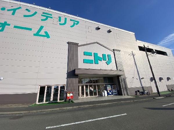 ニトリ港北ニュータウン店(お値段以上の商品を提供する家具屋さん。引越しに伴う日用品はすべて揃う。)