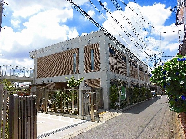 駒井保育園　(近隣には保育園が点在しており、子育て中の方にとって、とても心強い環境です。毎日の生活の一部だから、送り迎えなどの負担も減りますね。)