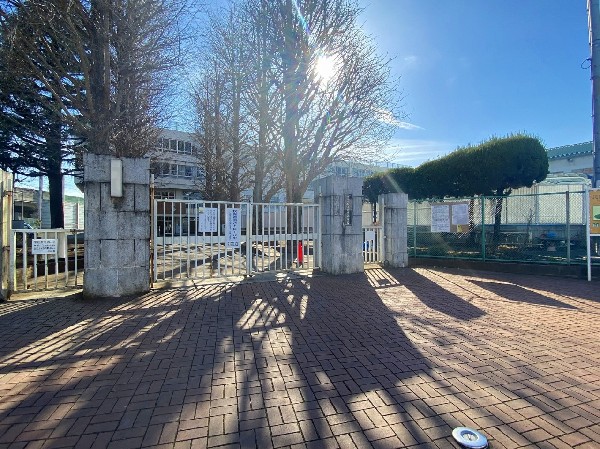 狛江市立狛江第三中学校(成長の過程でより濃い時間を過ごす3年間。お子様にとって、とても大切な思い出となるはずです。)