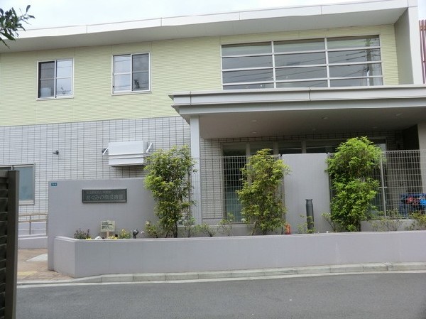 (650　めぐみの森保育園　園舎・園庭から子供たちの元気な声が聞こえてきます。できることが増えていく、お子様の成長が楽しみです。)