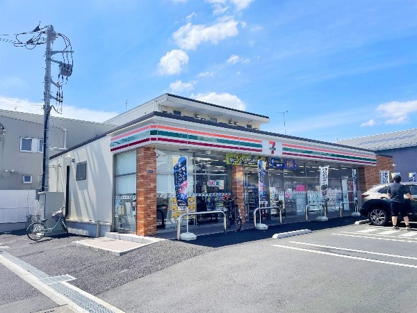 セブンイレブン　小倉3丁目店(セブンミール、お弁当に定評のあるセブンイレブン、コンビニエンスの最大手ですね。)