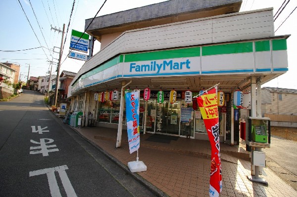 ファミリーマート川崎仙谷店(ファミチキをはじめスナックメニューも大人気です。)