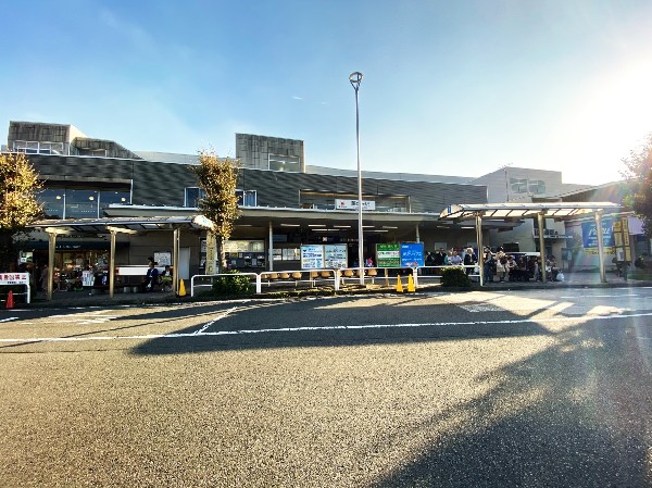 藤が丘駅(青葉台駅の渋谷寄り、一つ手前の各駅停車駅です。駅前にショッピングセンターやドラッグストアなどが一通り揃っています。)