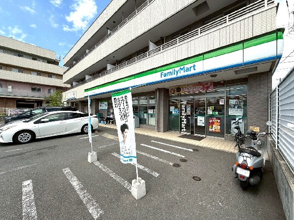 ファミリーマート サンズすみれが丘南店(ファミチキをはじめスナックメニューも大人気です。)