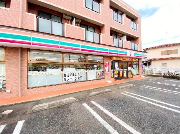 セブンイレブン町田金井ヶ丘店(セブンミールは大好評です。公共料金の支払いなど色々な用途があるコンビニは今や必須ですね。)