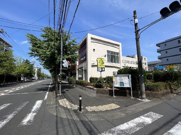 いなげや川崎土橋店　(いなげやは創業100年以上で、新鮮でよりよい食品を取り揃えています。)