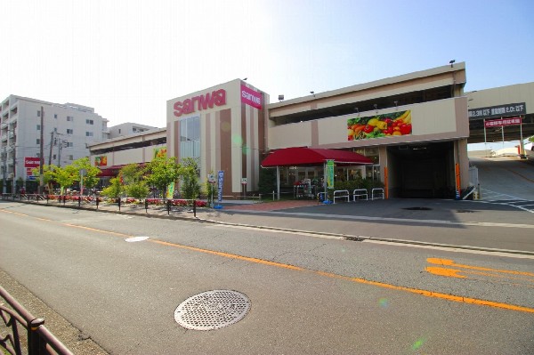 スーパー三和　川崎遠藤店(9時～22時までの営業時間の大型スーパー。お客様の笑顔のために地域密着だから出来ることがモットー。)