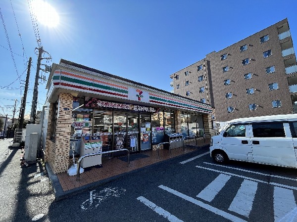 セブンイレブン川崎宿河原4丁目店　(セブンミールは大好評です。公共料金の支払いなど色々な用途があるコンビニは今や必須ですね。)