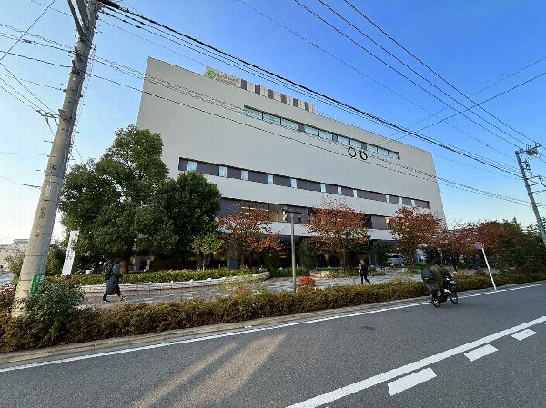 日本医科大学武蔵小杉病院(救急医療にも対応する総合病院が近くにあり、日々の暮らしに安心感を与えてくれます。小さなお子さまのいるご家庭にも心強い環境です。)