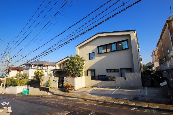 ちぐさのもり保育園(異年齢保育を中心とした保育園です。保育園を「昼間の家庭」とし、温かく愛情たっぷり、子どもたちを抱きしめて保育します。)