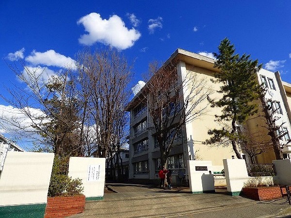 南生田中学校(昭和52年4月1日創立の歴史ある中学校。「師弟同行」の精神を基にして、より良い社会を創り上げる豊かな人間の育成を目指す。)