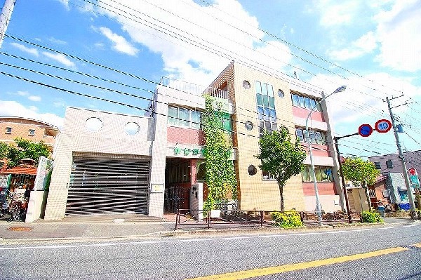 梶ケ谷幼稚園(教育方針は「丈夫な子、友達との交わりをできる子、自然に触れ合う子、創意工夫のできる子、挨拶のできる子の育成」)