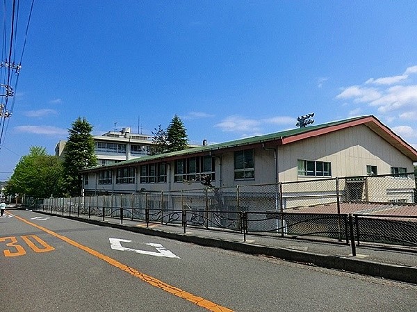 南生田中学校　(成長の過程でより濃い時間を過ごす3年間。お子様にとって、とても大切な思い出となるはずです。)