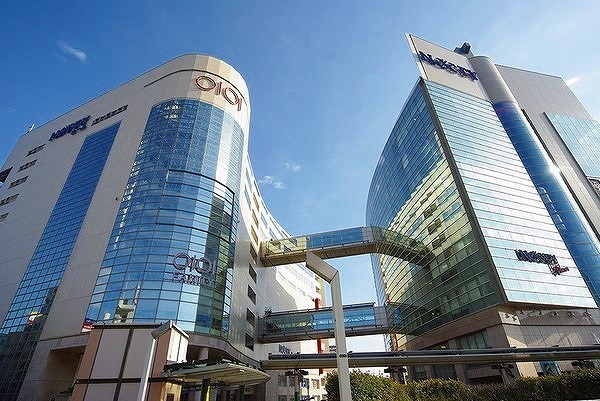 マルイファミリー溝口(洋服や雑貨のお店だけではなく、飲食店、本屋など幅広いお店が入る駅前大型商業施設。)