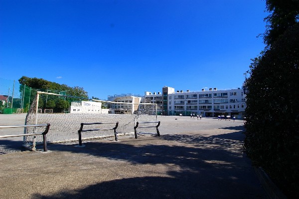 中野島中学校(成長の過程でより濃い時間を過ごす3年間。お子様にとって、とても大切な思い出となるはずです。)