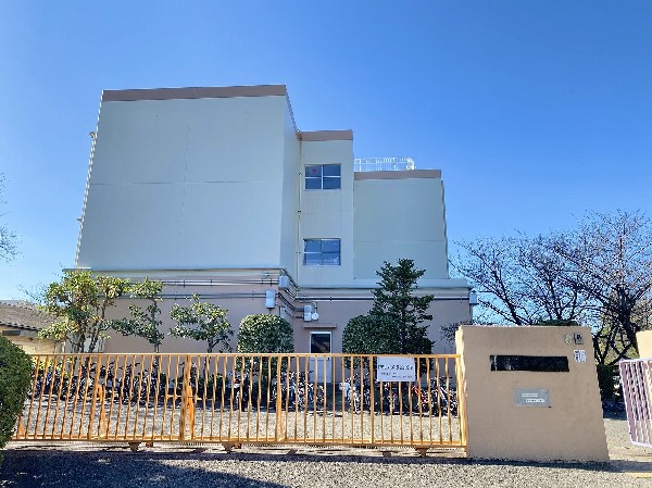 片平小学校　(学校教育目標「風になろう わ になろう かたひらの子」　なかよく語り合い協力しあう、豊かな人間性をはぐくむ教育。)