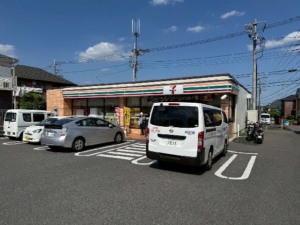 セブンイレブン横浜奈良3丁目店(セブンミールは大好評です。今や公共料金の支払いや宅配など、色々な用途があるコンビニは必須ですね。)
