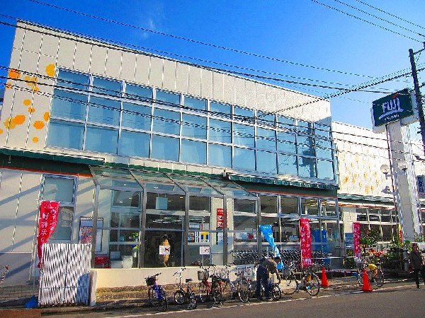 FUJI鳥山店　(生鮮品は品質・鮮度にこだわり、豊富な品揃えでお客様に喜んでいただけるよう心がけております。)
