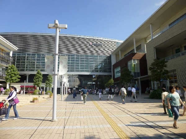 たまプラーザ駅(洗練された田園都市線のイメージそのままに、たまプラーザテラス・東急百貨店などの商業施設が揃う、急行停車駅です。)