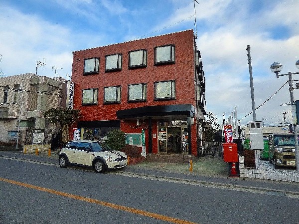 川崎向ヶ丘郵便局(郵便だけでなく、保険や銀行、その他暮らしに役立つお手伝いが出来ます。)
