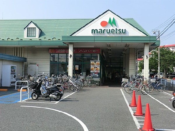 マルエツ 朝日町店(広い店内で落ち着いて買い物できるスーパー。営業時間は朝9時～夜9時。駐車場は47台可能で無料です。)