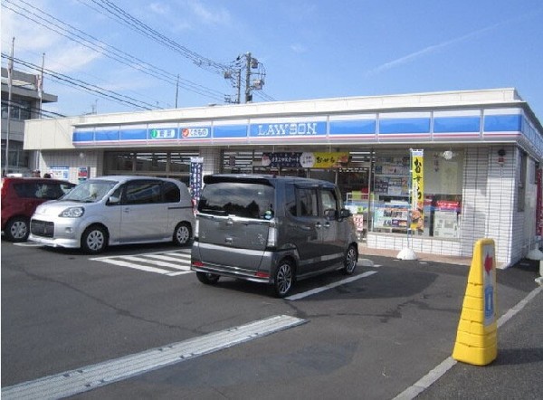 ローソン緑三保町店(スイーツが人気のコンビニ。店内厨房で炊いたご飯や出来立て揚げ物を提供するまちかど厨房取扱店。駐車場有)