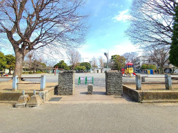 潮田公園(テニスコート、野球場、遊具広場、コミュニティハウスなど、年間を通して利用できる施設がたくさんあります)